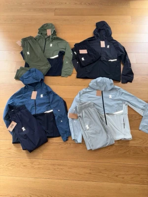 Ny dress  - Helt nya dressar i flera färger och storlekar Snabbaffär pris kan sänkas . Utkörning erbjuds till vissa ställe . Avgift kommer til via utkörning 
