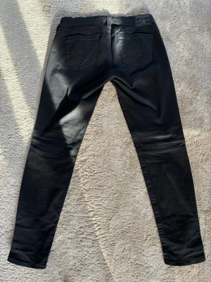 TRUE RELIGION slim - Feta true religion jeans, riktigt fräscha med inga defekter. Storlek 30/31