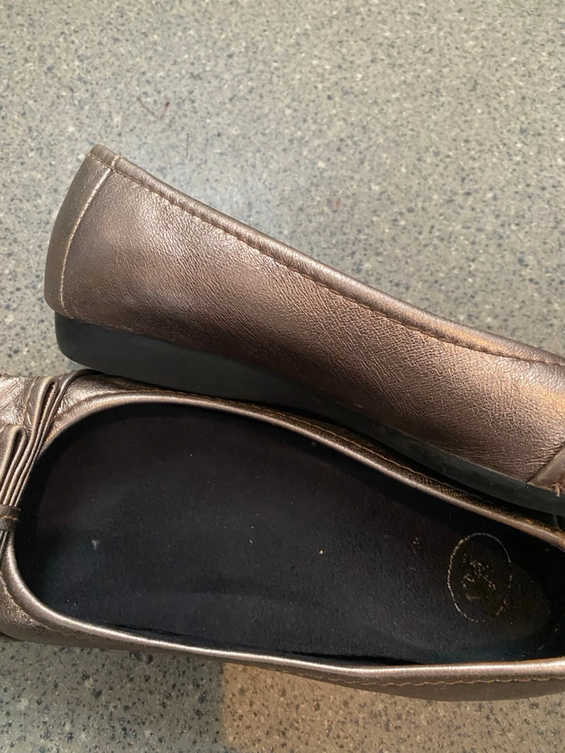 Bronzfärgade ballerinaskor med rosett - 3