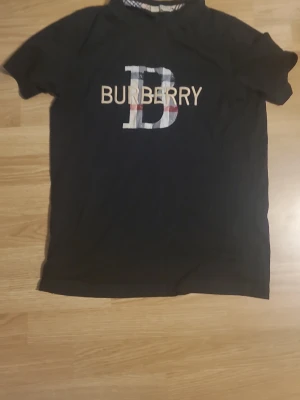 Svart tröja  - Använd ett fåtal gånger 