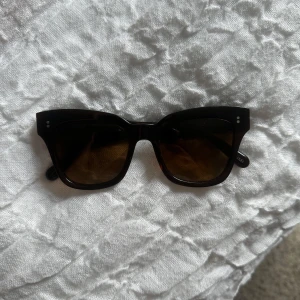 Bruna solglasögon från CHIMI - Liten reva i glaset men inget so märks! I princip aldrig använda 