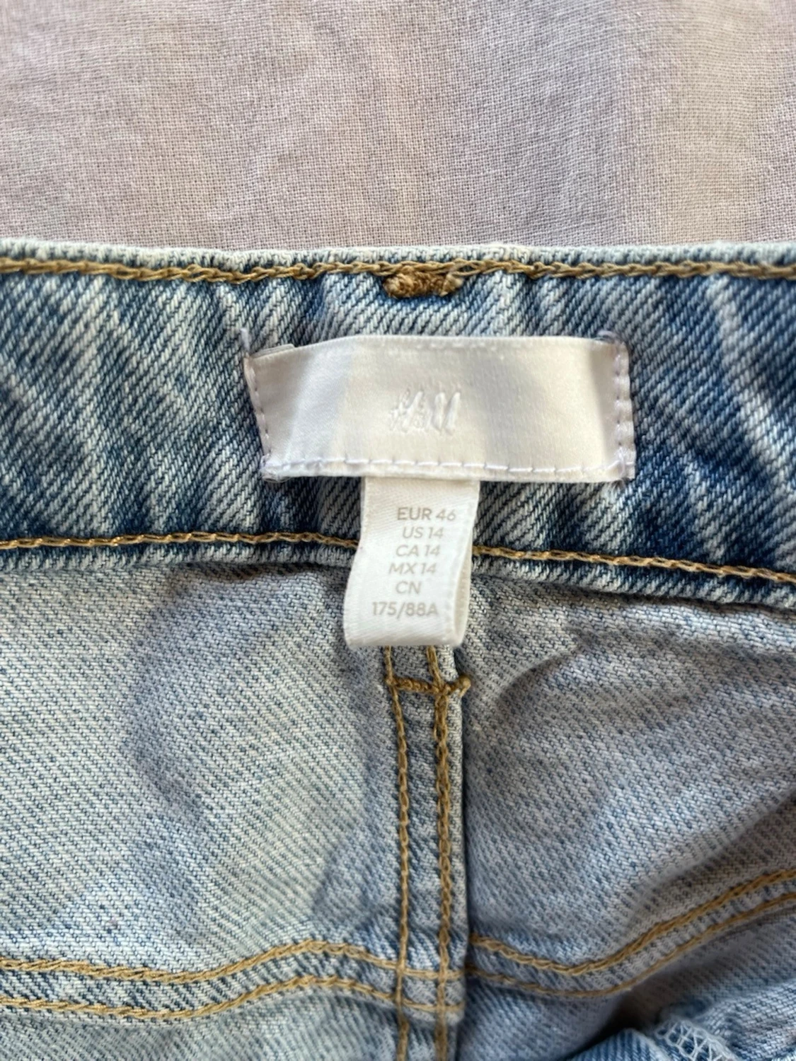 Ljusblå slitna raka jeans - 2
