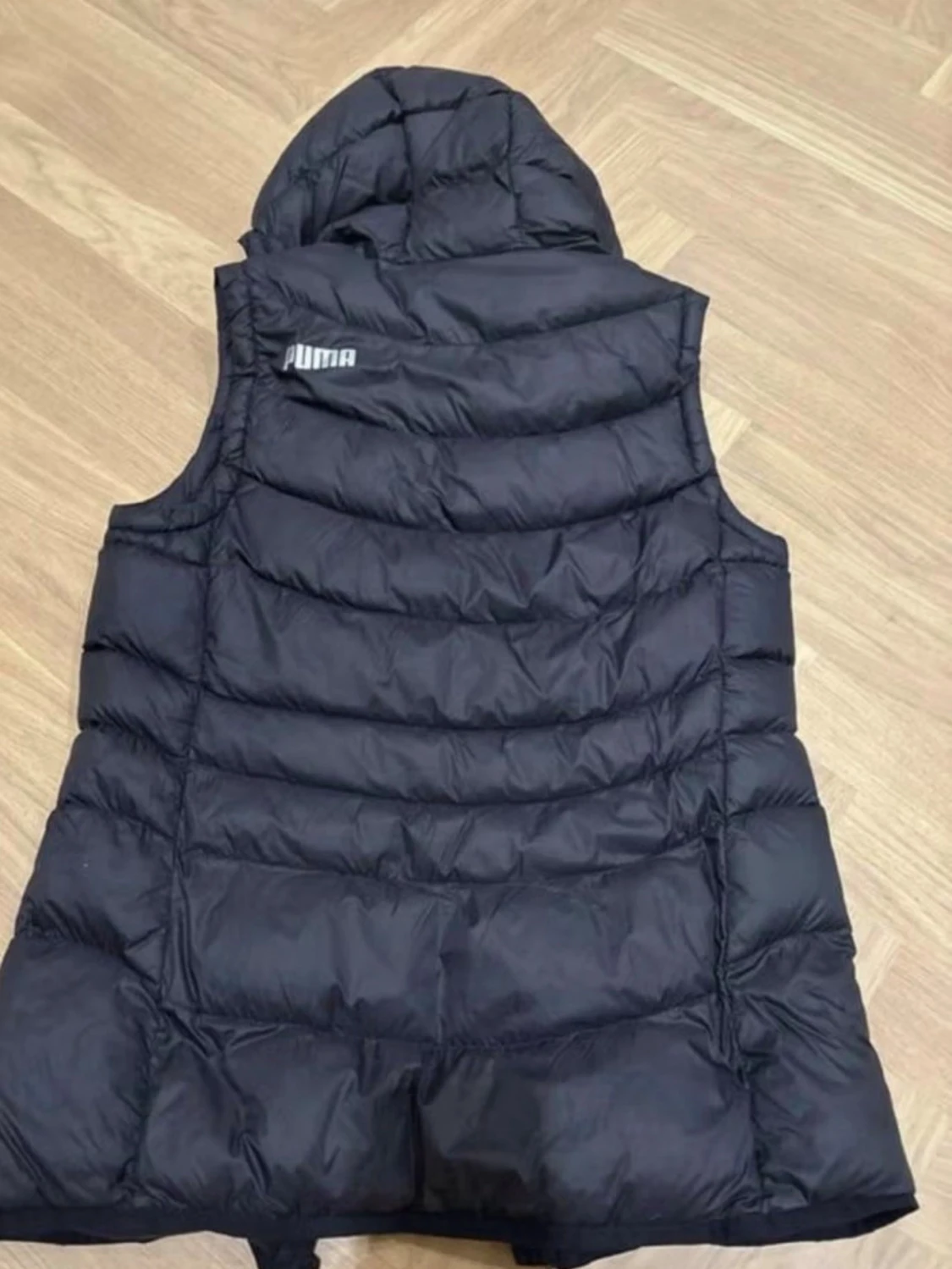Svart dunväst från Puma med huva - 3
