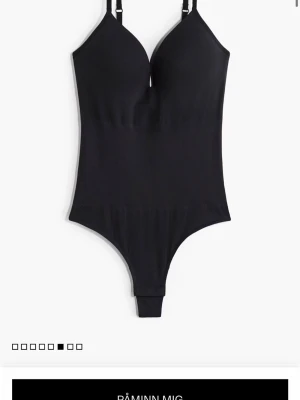 Hm body  - Sååå snygg body från hm!! Den är helt ny och har aldrig används🤗❣️❣️
