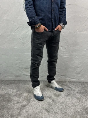 Replay jeans  - Ett par riktigt snygga jeans från Replay i storlek W32 L30 i modellen Anbbas 
