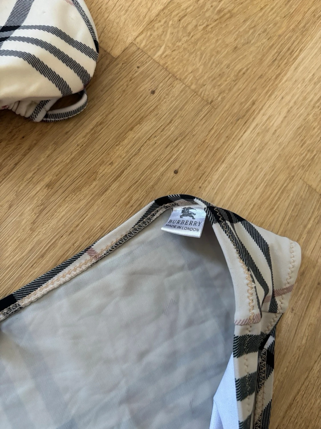 Burberry rutig bikini storlek L, made in London  - 2