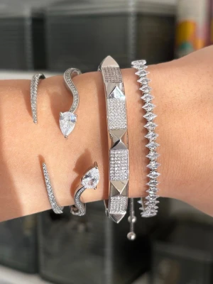 Armband  - 140kr, 190kr, 180kr,120kr