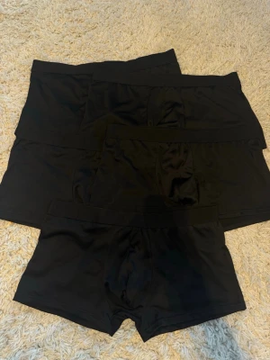 Kalsonger  - 5 pack med kalsonger, självklart aldrig använda. Storlek XXL och gjorda i polyester🤠