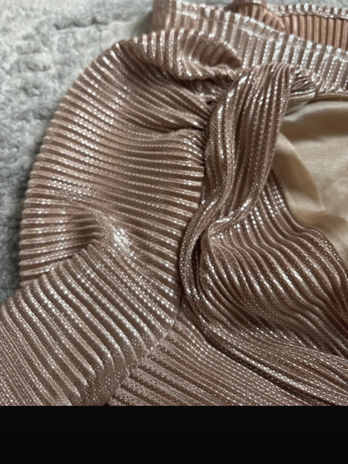 Glittrig champagnefärgad klänning  Jus de Pom - 4