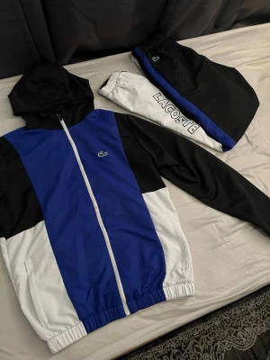 Lacoste Tracksuit  - Använd ett fåtal gånger, är precis som helt ny 