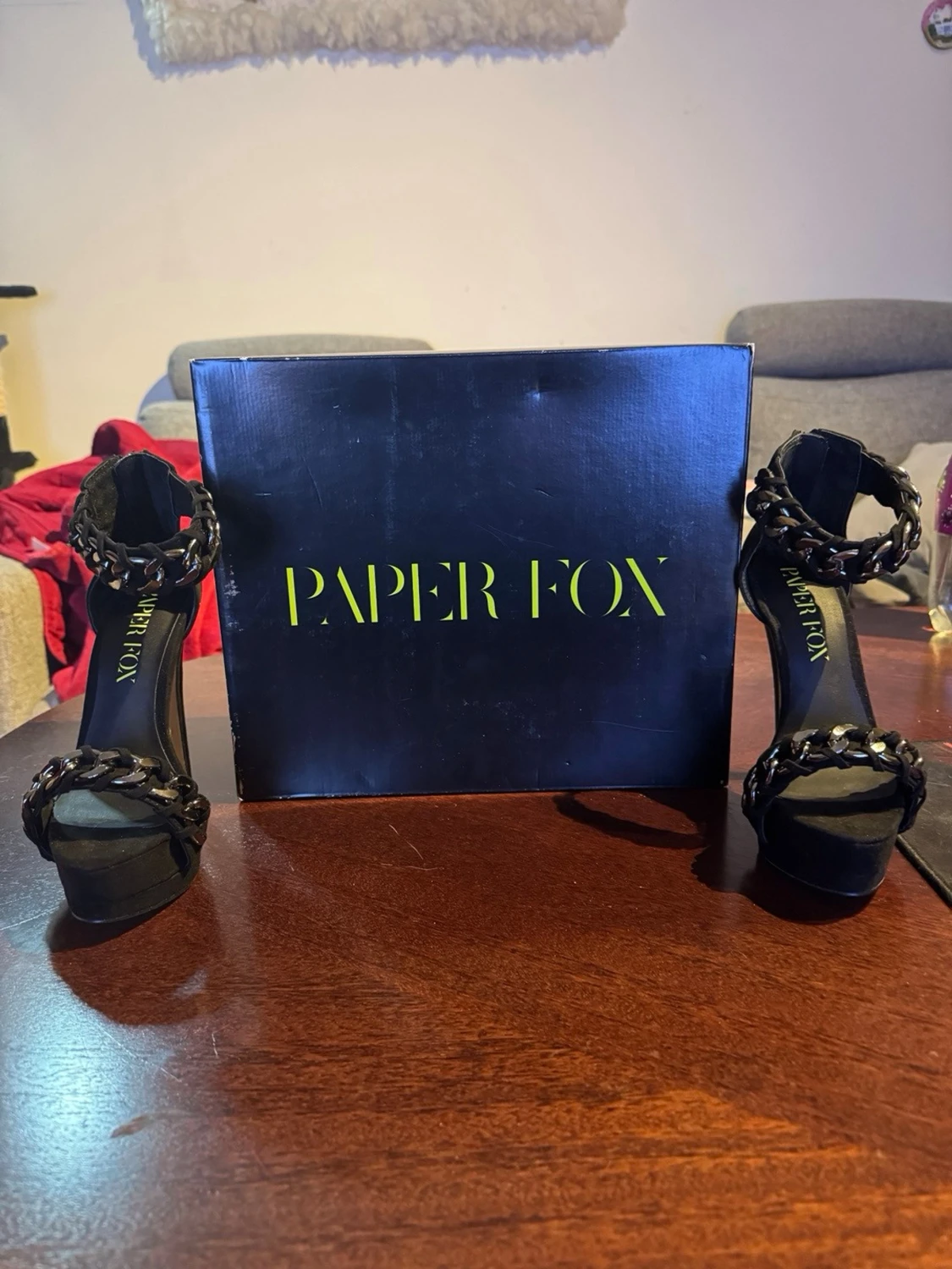 Svarta pumps med kedjedetaljer - 5