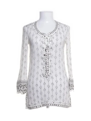 Isabel Marant tunika - Säljer jättefin vit tunika från Isabel Marant med nitdetaljer och snörning framtill. Tunikan finns inte att köpa längre så skulle tro att det är en rätt ovanlig modell. Säljer den då den aldrig kommer till användning. Skriv vid frågor!💕