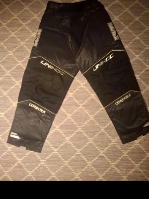 Unihoc alpha storlek m - Ett par unihoc alpha byxor i storlek M använda knappt i en halv säsong. 