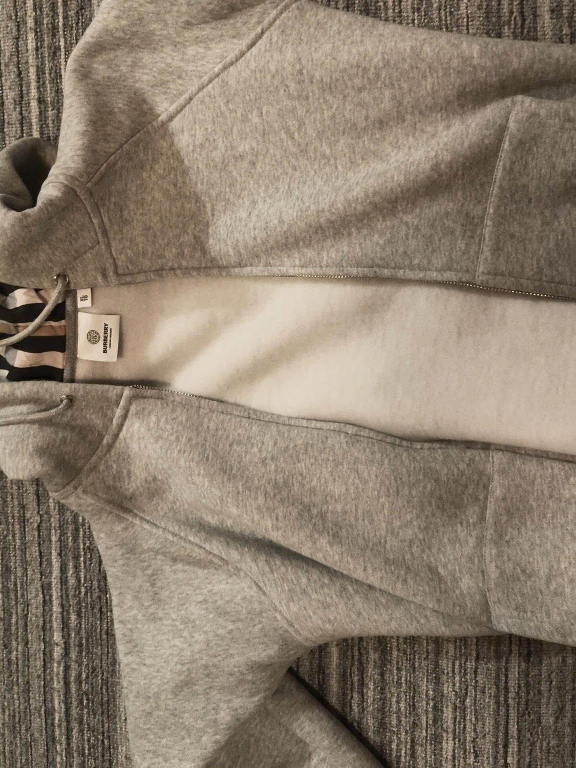  Burberry grå zip up hoddie  - 2