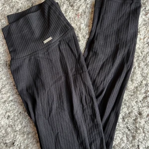 Aimn tights  - Aimn ribbed tights. Använda fåtal gånger