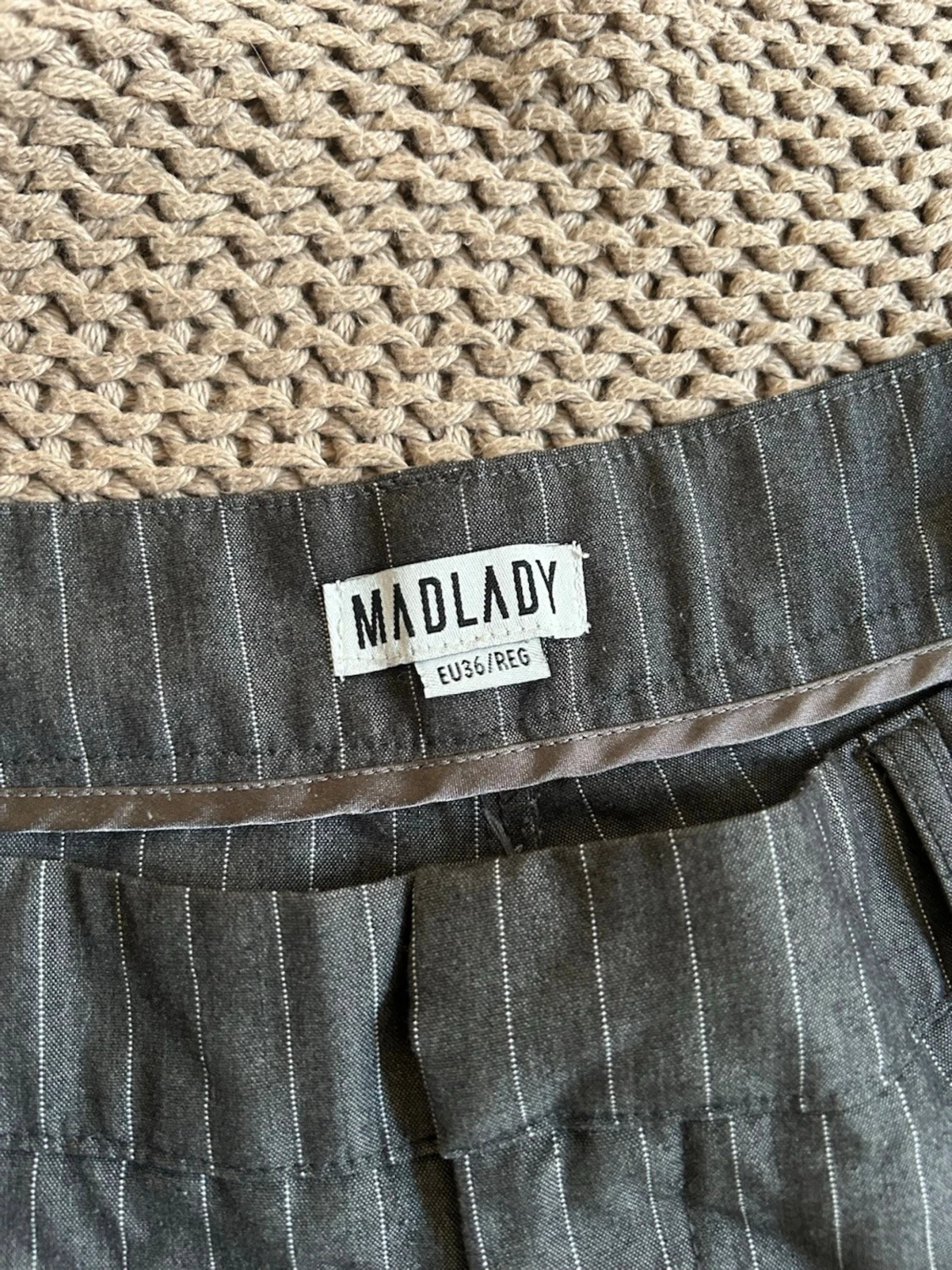 Randiga kostymbyxor från Madlady - 3
