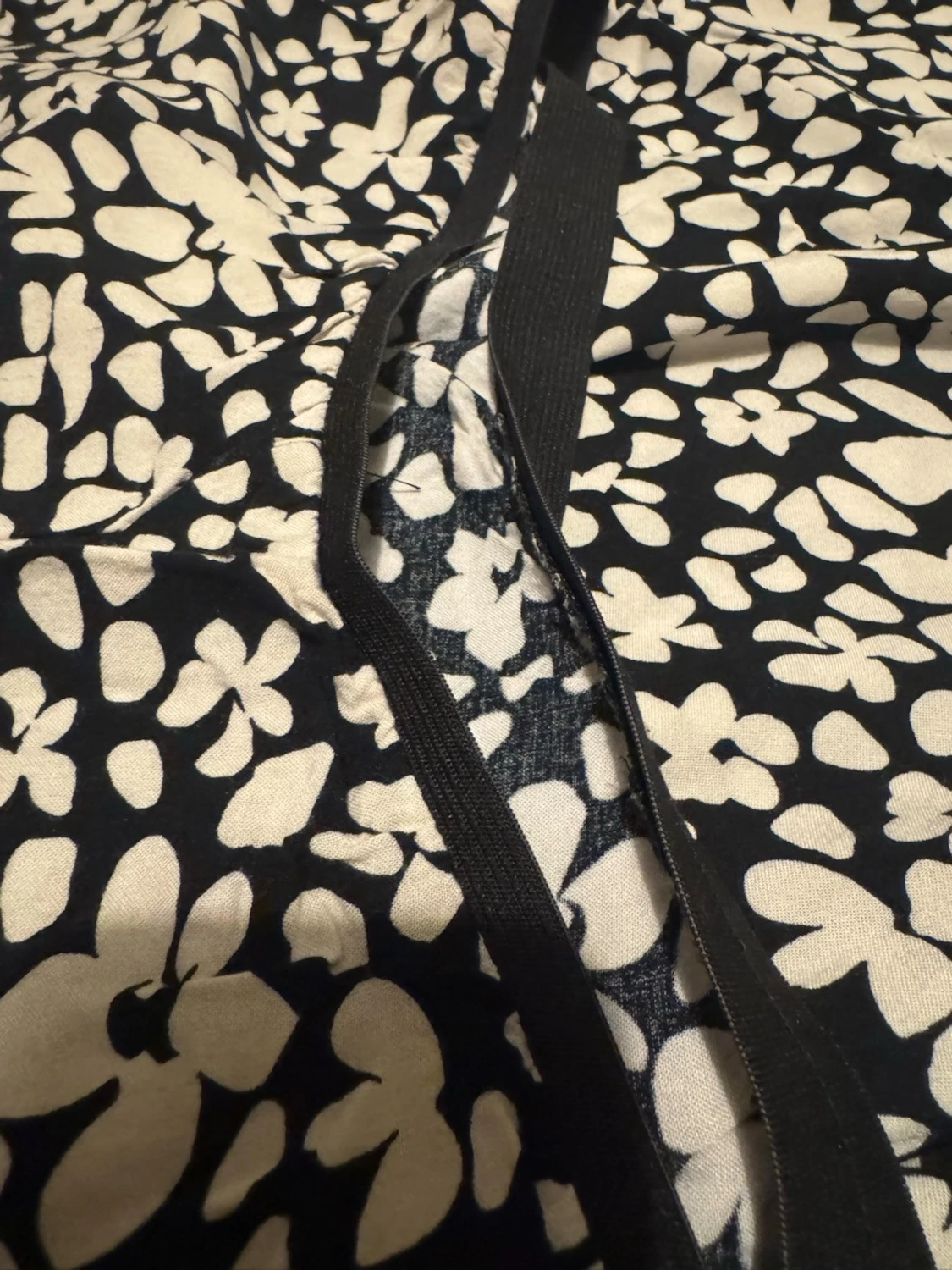 Svartvit blommig långkjol - 1