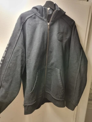 Gasp zip hoodie - Använd ett fåtal gånger bara. Nypris:- 1999 Jag är 180 cm och den sitter lite mer oversize men passar fortfarande