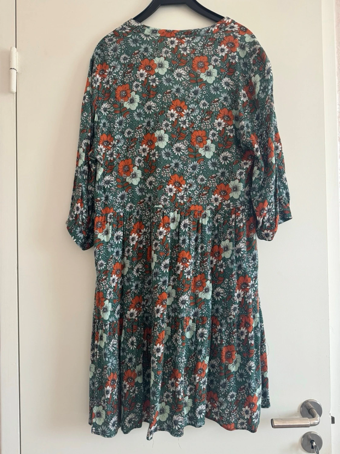 Blommig grön kortklänning - 5