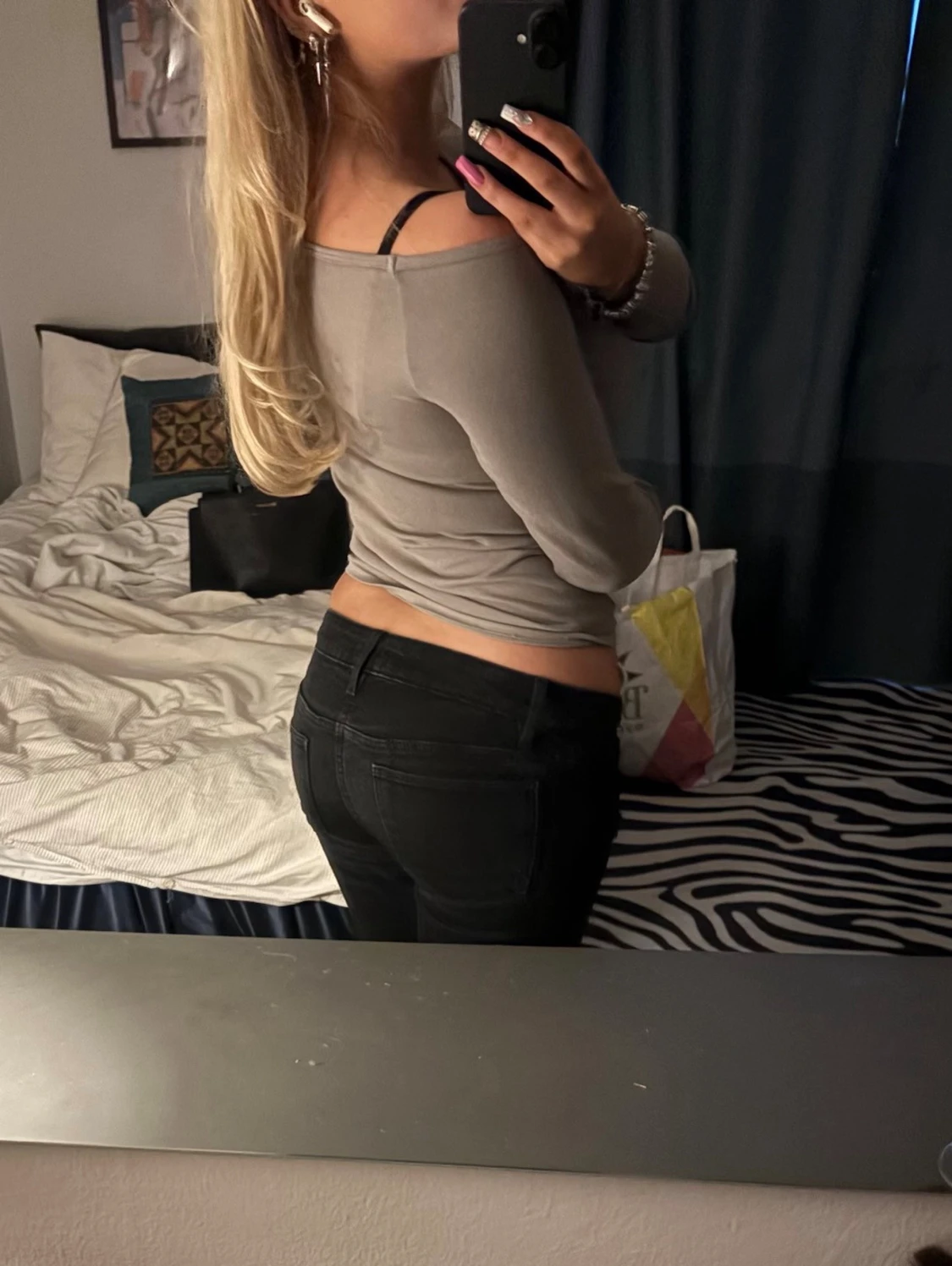 Grå offshoulder topp från Weekday  - 2