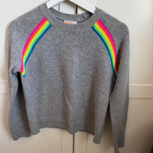 From Future - Säljer min tröja från From Future, andvänd ett fåtal ggr utan fläckar eller skador:) motsvarar storlek 134/140