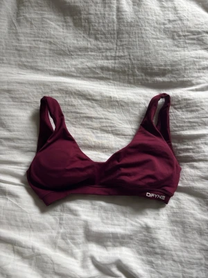 Dfyne topp - Lite liten i storleken därav säljer jag