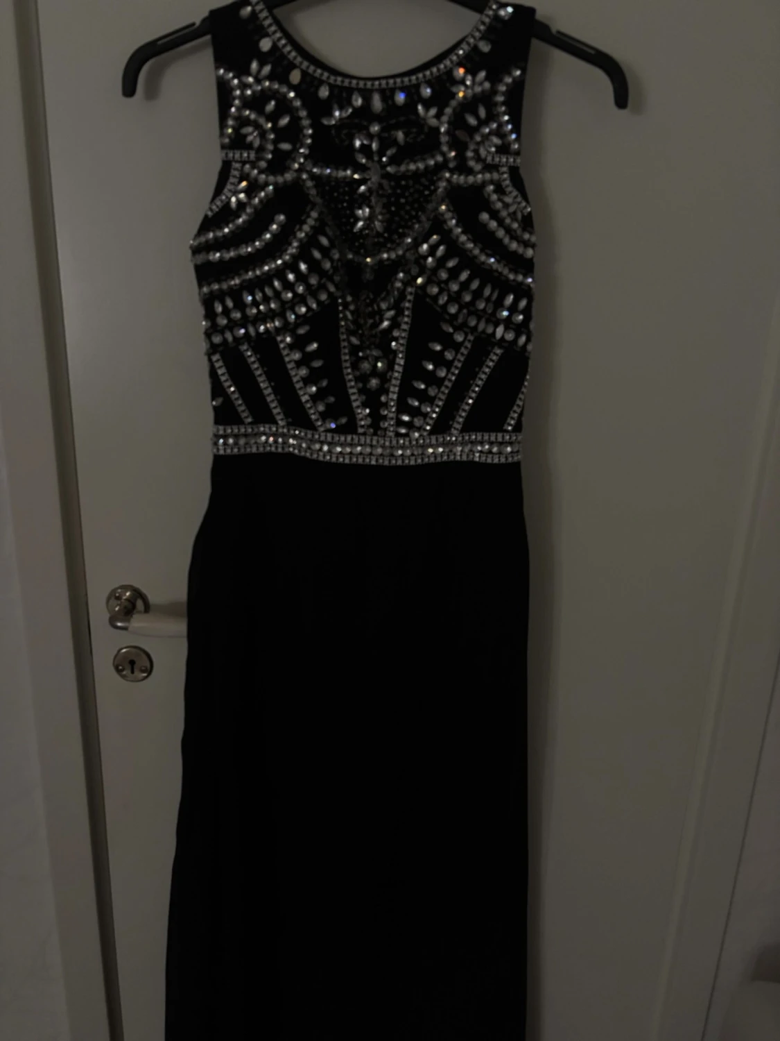 Svart långklänning med paljetter - 1