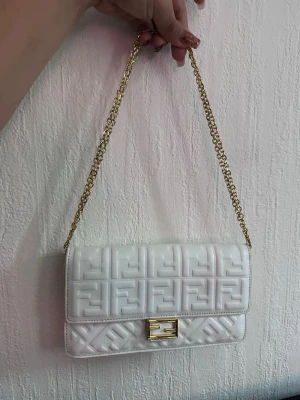 Shoulder bag - In good condition really pretty❤️