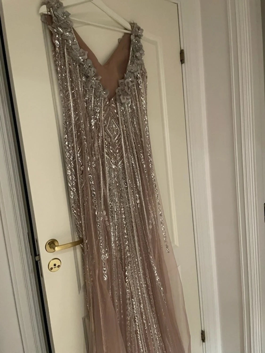 Glittrig silverklänning med pärlor - 2