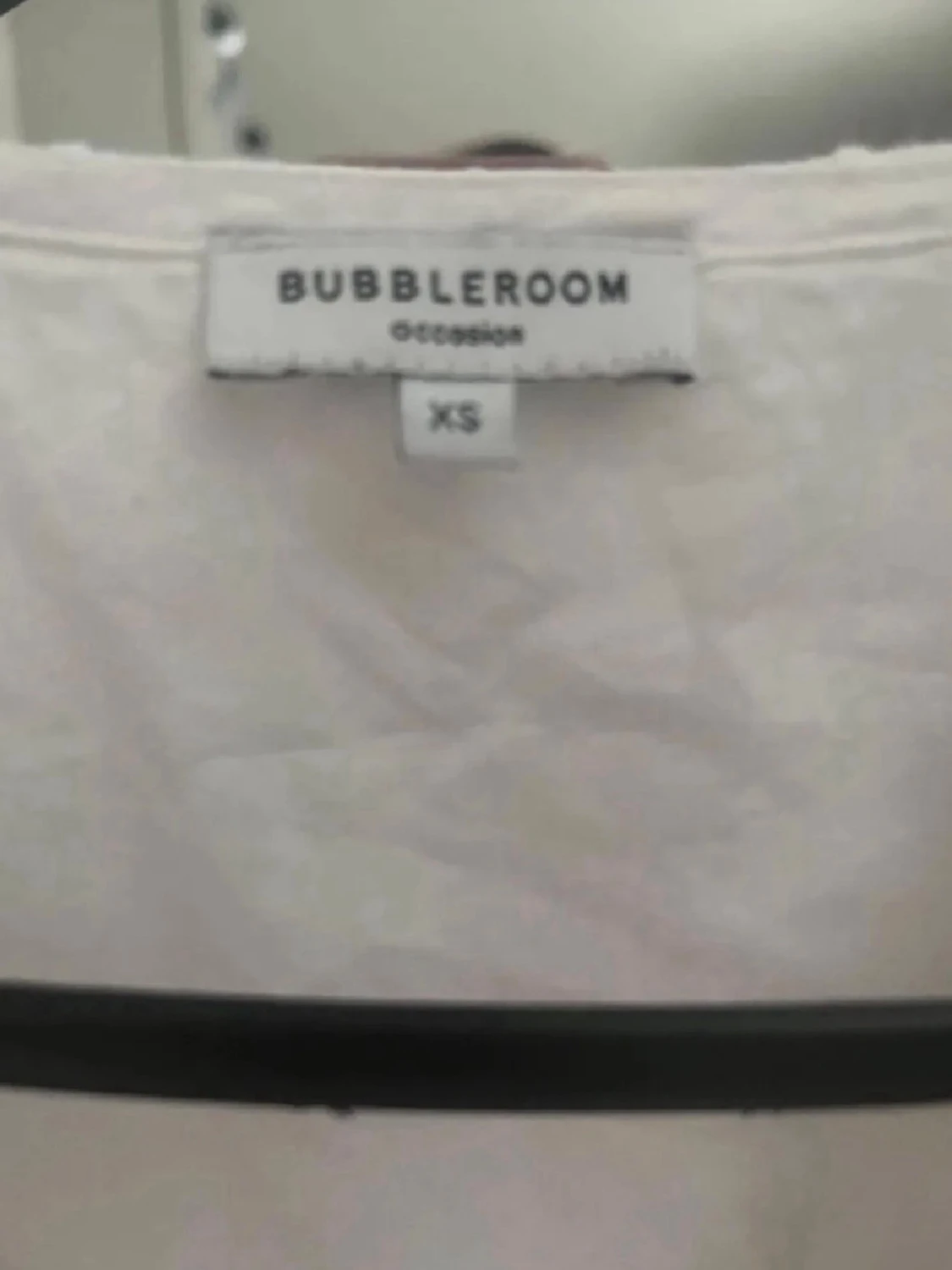 Vit kort klänning med puffärm - 4