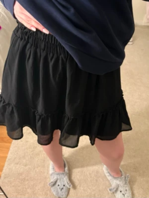 Svart volangkjol  - Svart volangkjol ifrån New yorker ✰använd men inga defekter eller liknande ✰ storlek S✰ tveka inte at höra av dig vid frågor ✰