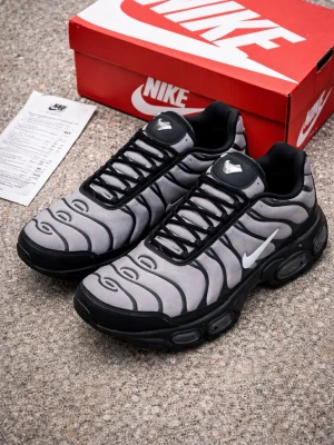 NIKE TN  - Nike tn skor köpta på emporia - dem är i nyskick original låda och kvitto hänger med. Stl 43 för män 