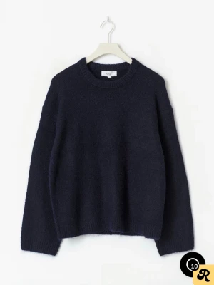 Stickad tröja Gina Tricot  - Mörkblå stickad tröja från Gina tricot i storlek S, knappt använd.