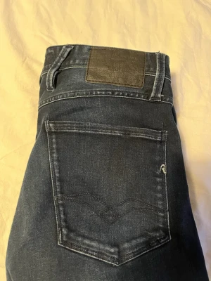 Replay jeans  - Replay Anbass jeans - Slim fit passform - Storlek W28/L32 - Nypris 1800kr - skriv vid frågor och funderingar!🕺