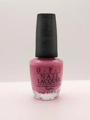 OPI rosa nagellack Two-timing the Zones nästan full - OPI nagellack i nyansen Two-timing the Zones, en snygg och fräsch rosa färg. Kommer i klassisk OPI-flaska med svart lock och rymmer 15 ml. Perfekt för dig som vill ha en poppig och trendig look på naglarna.
