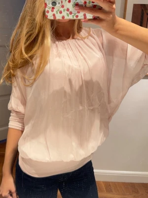 Blus  - Säljer denna så snygga blus😊😊🥰🥰