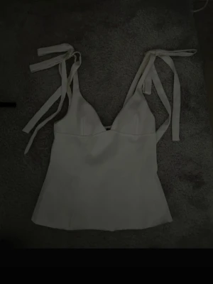 Jättesnygg topp  - Använt en gång annars som ny!!❤️❤️🥰