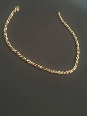 Cordell halsband - Cordell halsband nästan använd, använd typ 7 gånger. Ny pris på denna 3000