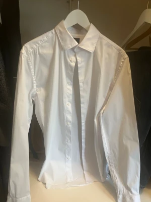 Vit shorta - Säljer en shorta,använd en gång.