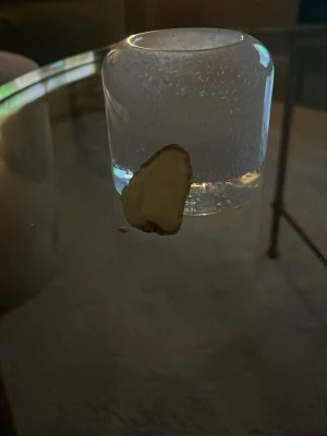 ett chips som är väldigt värdefullt  - puffigt, smaskigt, väldigt stort chips, väldigt god västkust smak. 