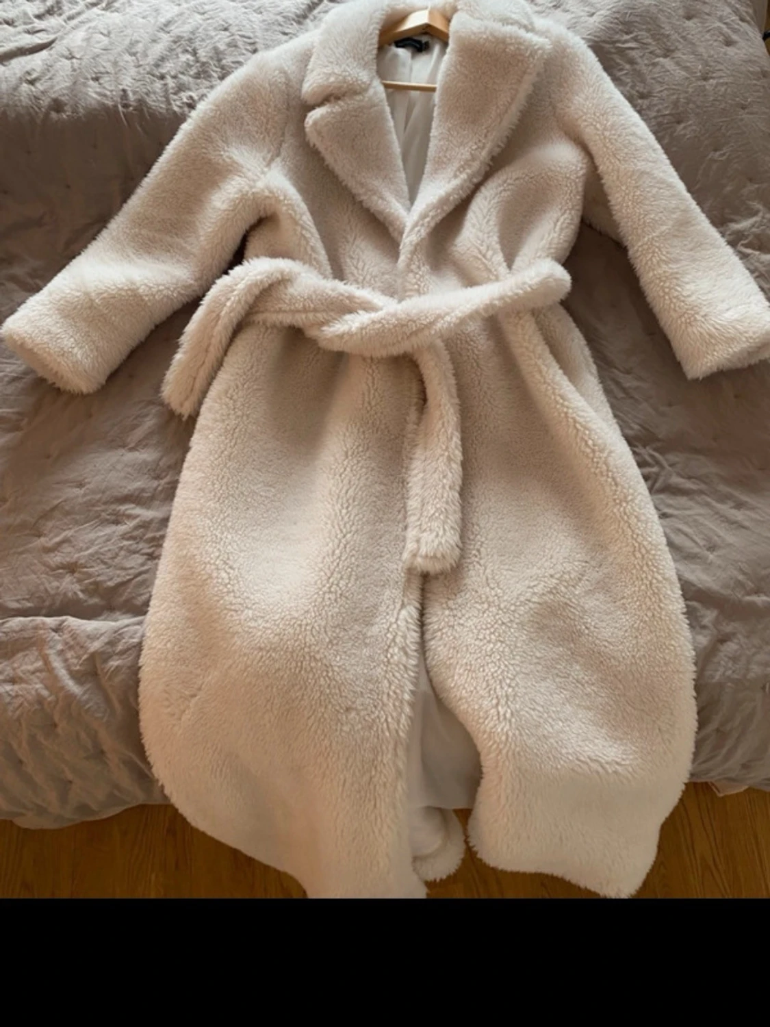 Beige teddyjacka med skärp