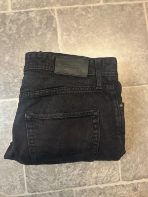 Jack & Jones Jeans | W31L30 - Säljer dessa Jack Jones jeansen i storlek 31 30. Fint skick, inga synliga defekter.