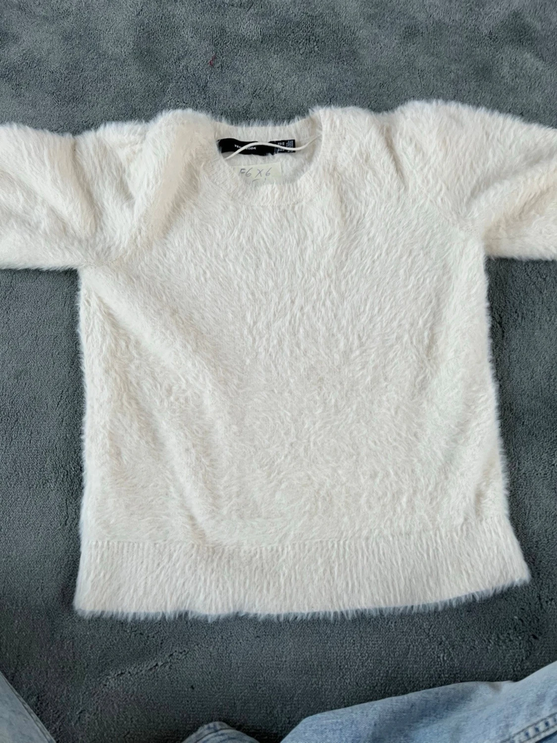Krämvit fluffig stickad tröja Gina Tricot - 1