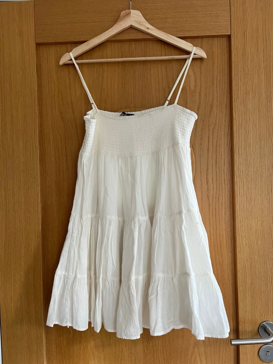 Vit sommarklänning i linne från Zara