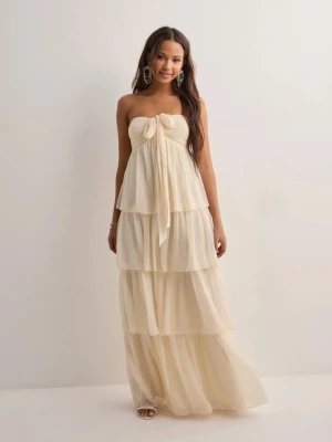 Långklänning  - Säljer denna fina klänning från Nelly.  Den är slutsåld.💗💗