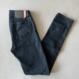 Acne Studios Jeans  - Säljer nu dessa schyssta jeans från Acne Studios! | Jeansen är i ett bra skick, utan deffekter. | Nypris: 2500. | Skriv vid funderingar.