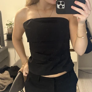 Bandå topp - "Pleated top" från zara. Använd en gång och nypris är 379kr