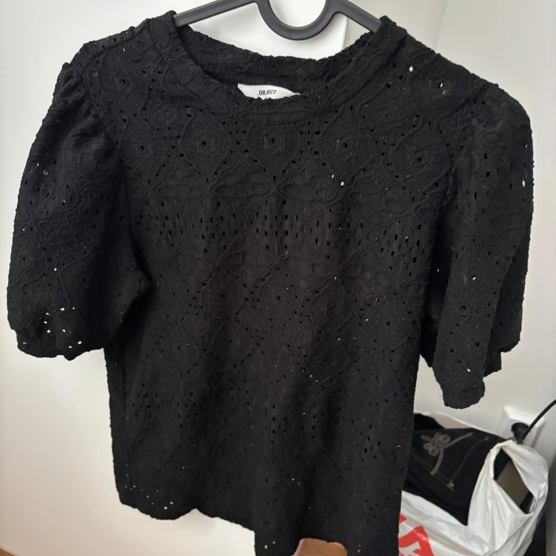 Svart spetsblus från Vila