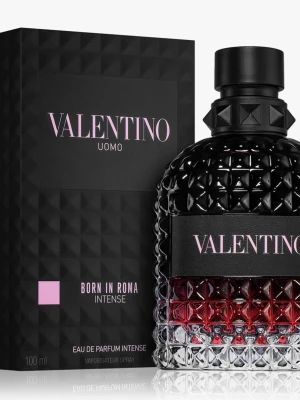  Valentino Black Eau de Parfum Intense 100ml -  Valentino Black Eau de Parfum Intense 50ml  Märke: Valentino Storlek: Ej tillämpligt Skick: Nytt Brister: Inga  Denna Valentino Born in Roma Intense Eau de Parfum har en slående svart flaska med en unik nitdesign. Perfekt för vardagsbruk eller speciella tillfällen, erbjuder denna doft en djärv doft som förkroppsligar sofistikering. 100 ml-storleken gör den idealisk för resor eller som present.  #valentino #doft #eauparfym #herrparfym #föddiroma