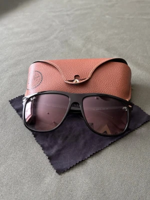 Rayban Boyfrien - Super fint skick | perfekt nu till sommaren o soliga dagar ☀️ | storlek 60 | priset är inte hugget i sten🙌